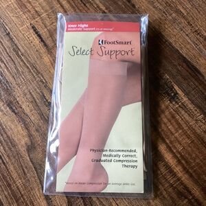 NEW FootSmart Graduated Compression Knee High Stockings Silky Beige Queen Size